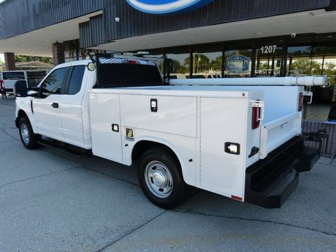Used 2021 Ford F250 XL w/ Power Equipment Group RWD image 3