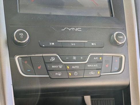 Used 2019 Ford Fusion SEL image 15