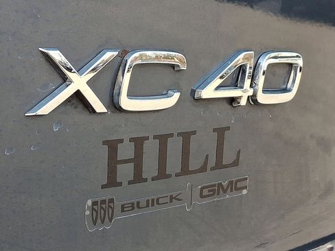 Used 2021 Volvo XC40 T5 Momentum w/ Premium Package image 24