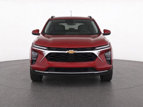 Used 2024 Chevrolet Trax LT w/ Driver Confidence Package FWD image 2