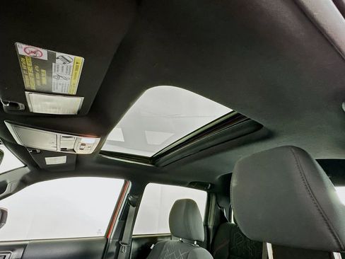 Used 2017 Toyota Tacoma TRD Off-Road image 23