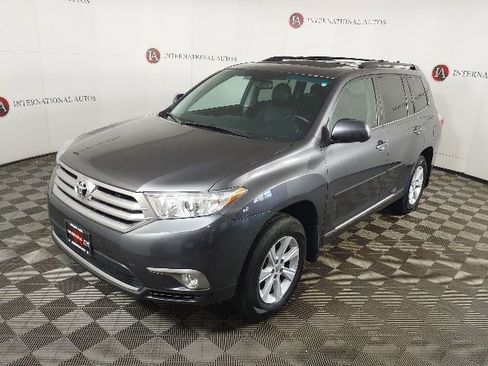 Used 2012 Toyota Highlander SE w/ Tow Pkg AWD/4WD image 1