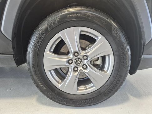 Used 2022 Toyota RAV4 LE AWD/4WD image 36