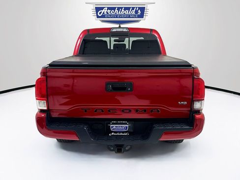 Used 2018 Toyota Tacoma TRD Sport AWD/4WD image 7