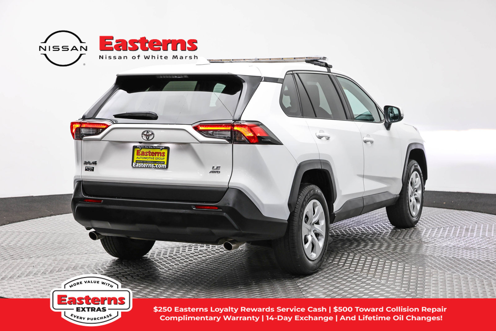 Used 2023 Toyota RAV4 LE AWD/4WD image 5