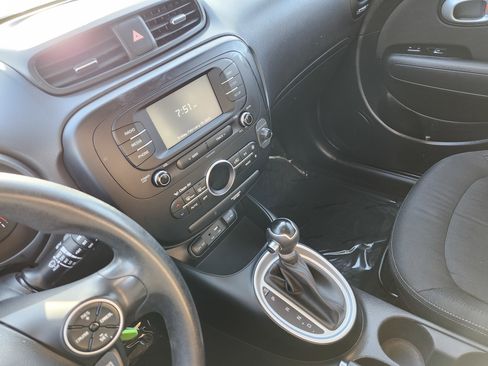 Used 2017 Kia Soul + FWD image 22