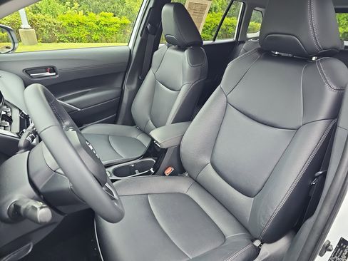 Used 2023 Toyota Corolla Cross XLE w/ Convenience Package AWD/4WD image 15