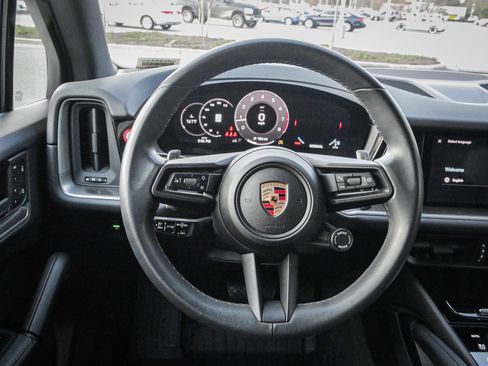Used 2024 Porsche Cayenne image 18