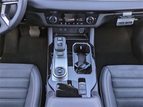 New 2025 Mitsubishi Outlander SE image 20