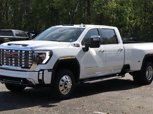 New 2026 GMC Sierra 3500 Denali w/ Denali Reserve Package AWD/4WD image 2