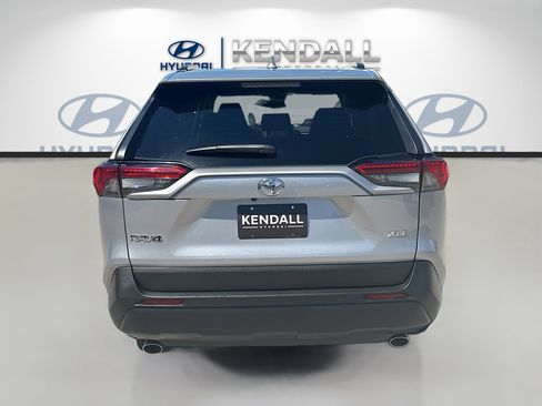 Used 2024 Toyota RAV4 XLE FWD image 5