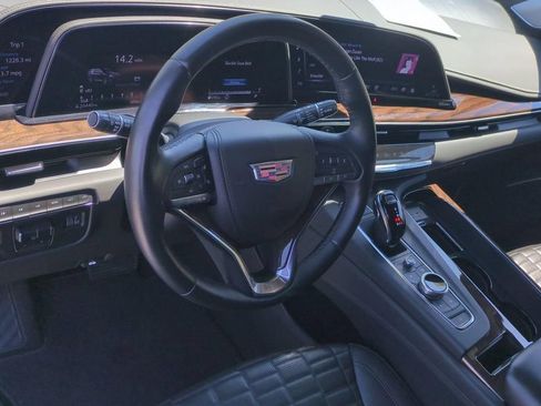 Certified 2022 Cadillac Escalade ESV Sport Platinum w/ Heavy-Duty Trailer Package AWD/4WD image 9