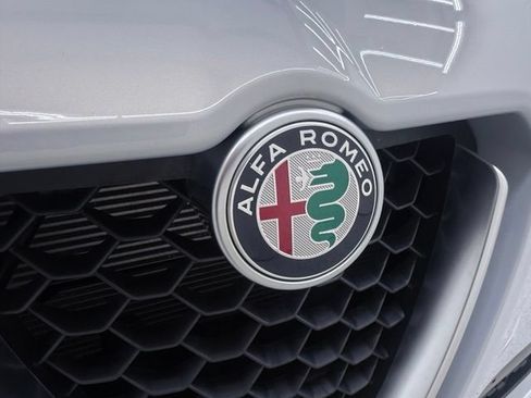 Used 2023 Alfa Romeo Stelvio Ti AWD/4WD image 11