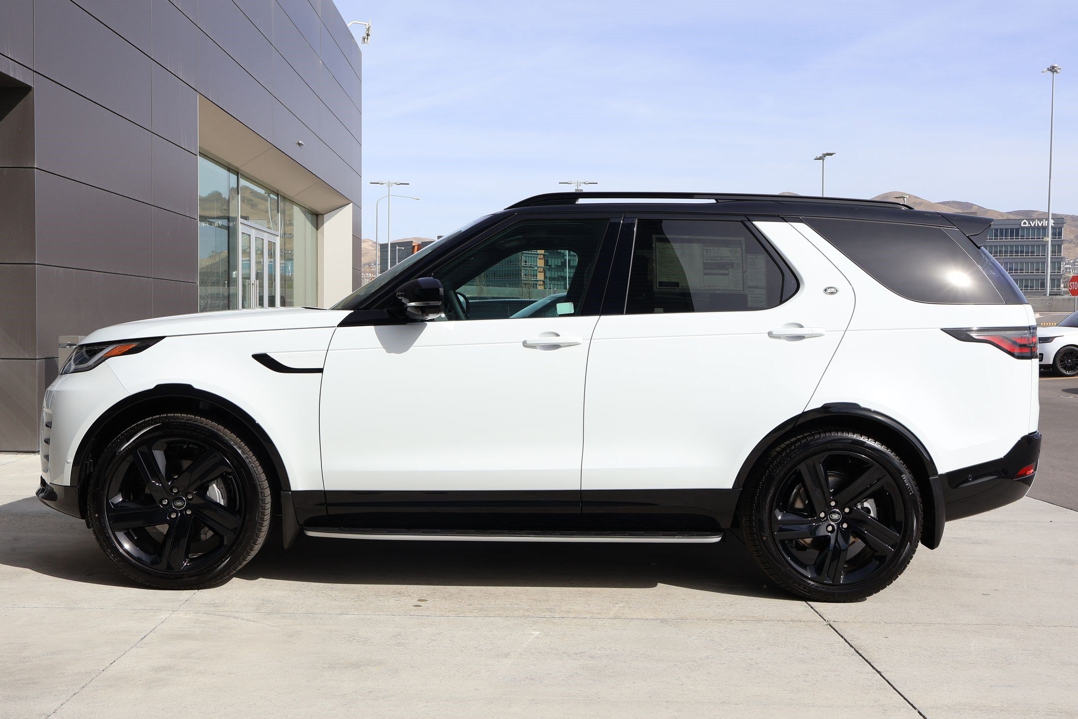 New 2026 Land Rover Discovery Dynamic SE AWD/4WD image 9