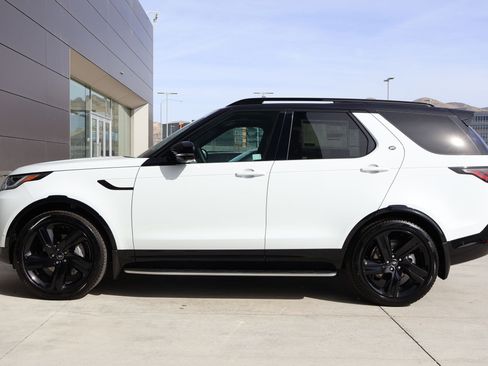 New 2026 Land Rover Discovery Dynamic SE image 9