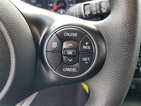 Used 2022 Kia Soul LX image 12