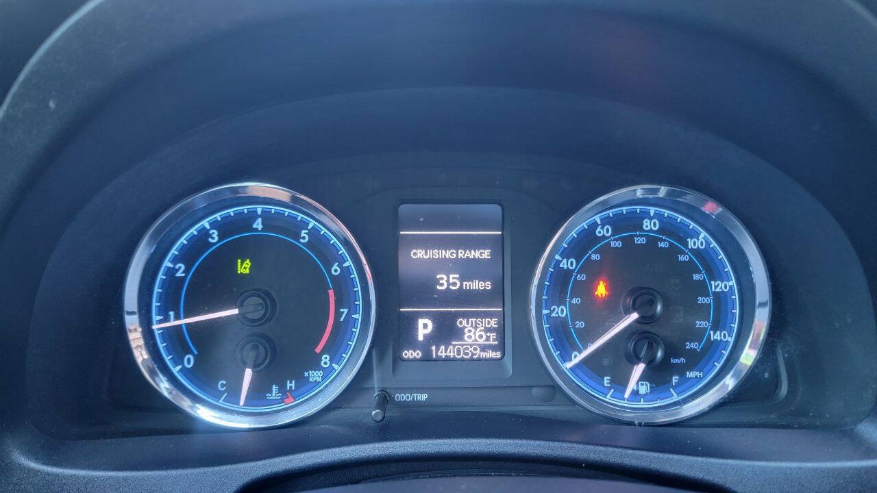 Used 2017 Toyota Corolla LE FWD image 12