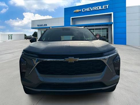 Used 2026 Chevrolet Trax LT FWD image 2