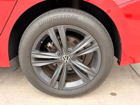 Used 2022 Volkswagen Jetta SE w/ Panoramic Sunroof Package FWD image 7