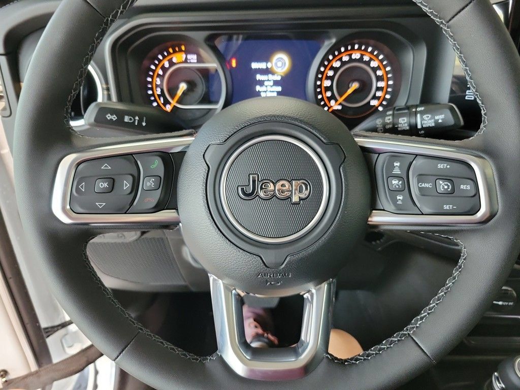 New 2025 Jeep Wrangler Unlimited Sahara AWD/4WD image 10