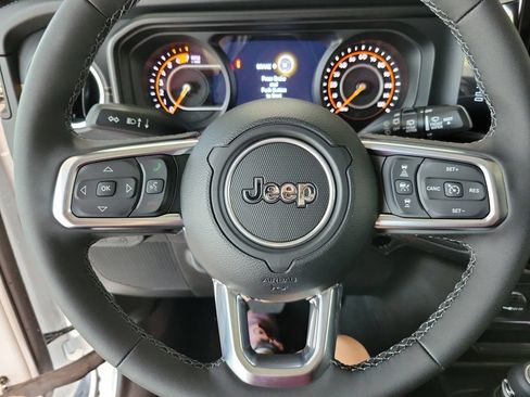 New 2025 Jeep Wrangler Unlimited Sahara AWD/4WD image 10