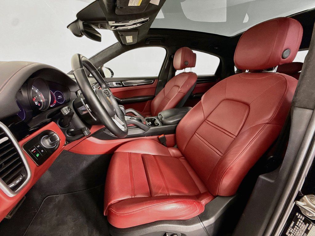 Certified 2022 Porsche Cayenne GTS AWD/4WD image 5