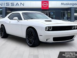 Used 2018 Dodge Challenger SXT w/ Blacktop Package RWD video 1