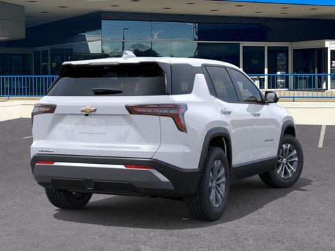 New 2026 Chevrolet Equinox LT w/ Convenience Package II FWD image 4