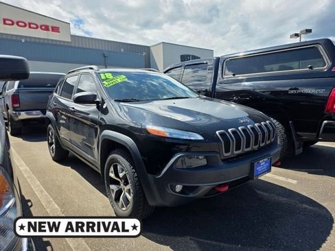 Used 2018 Jeep Cherokee Trailhawk w/ Cold Weather Group AWD/4WD image 1