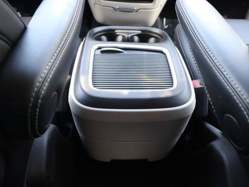 Used 2024 Chrysler Pacifica Limited FWD image 22