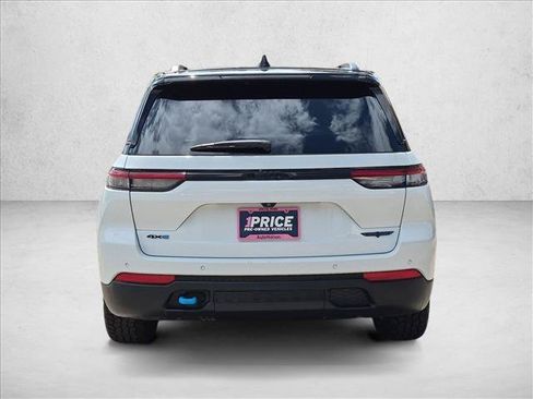 Used 2022 Jeep Grand Cherokee Trailhawk AWD/4WD image 7