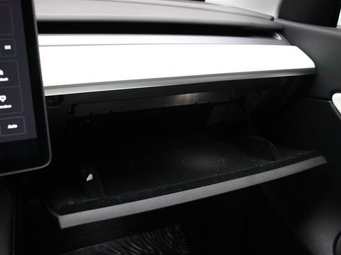 Used 2022 Tesla Model Y Long Range image 30