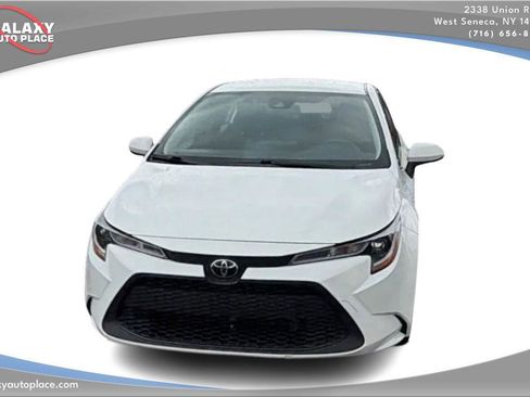 Used 2022 Toyota Corolla LE FWD image 2