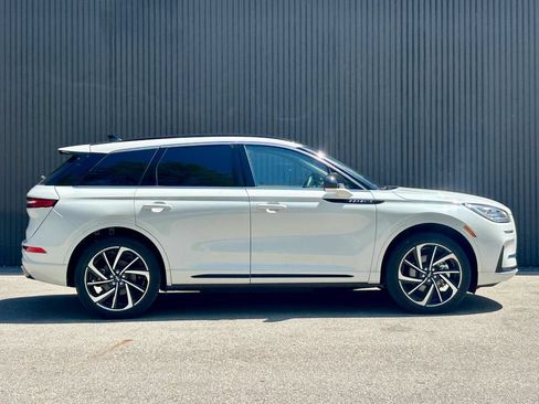 New 2025 Lincoln Corsair Grand Touring AWD/4WD image 7