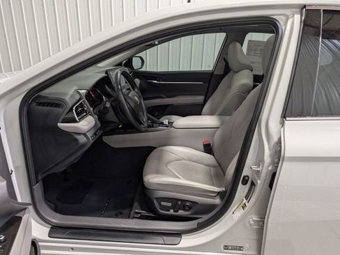 Used 2023 Toyota Camry XSE FWD image 14