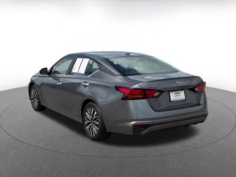 Used 2025 Nissan Altima 2.5 SV FWD image 9