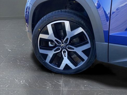 Certified 2022 Volkswagen Taos SEL image 37