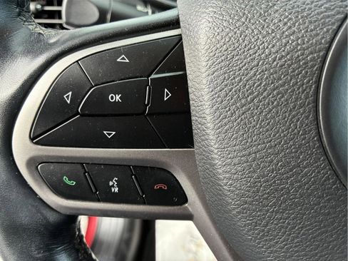 Used 2021 Jeep Cherokee Limited image 24