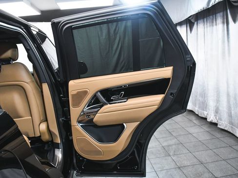 Used 2025 Land Rover Range Rover SE AWD/4WD image 17