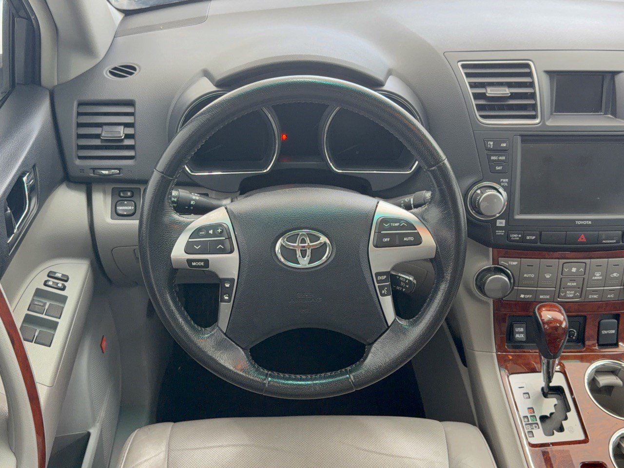 Used 2011 Toyota Highlander Limited w/ Tow Pkg FWD image 10