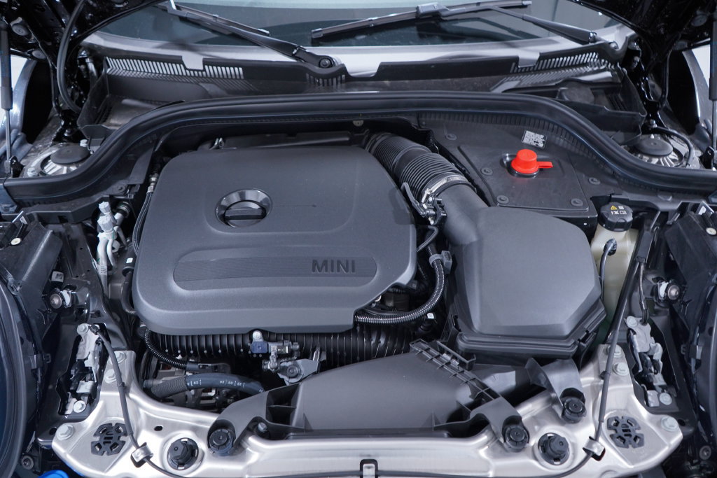 New 2026 MINI Cooper 2-Door Hardtop FWD image 18