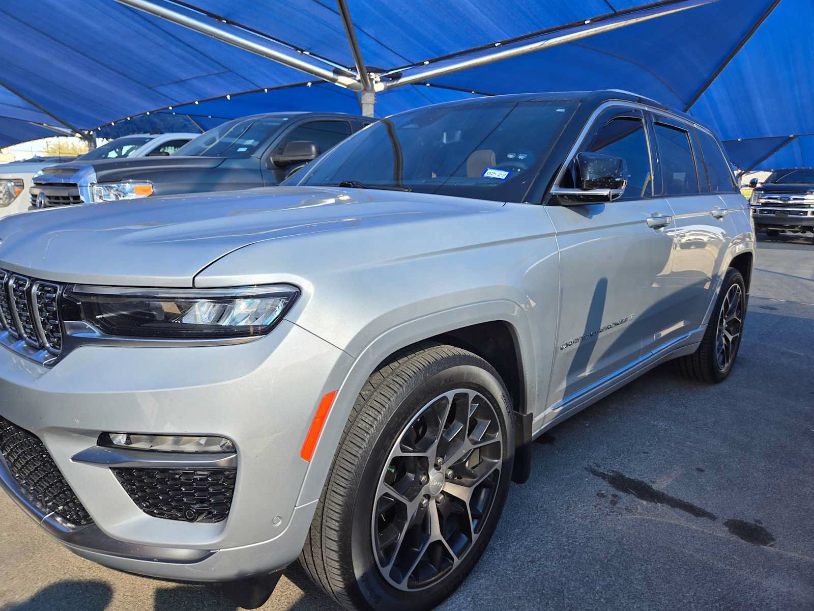 Used 2023 Jeep Grand Cherokee Summit AWD/4WD image 1