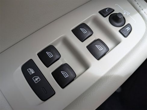 New 2026 Volvo XC60 B5 Ultra w/ Protection Package Premier image 24