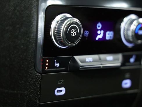 Used 2021 GMC Yukon SLT w/ SLT Premium Package image 38