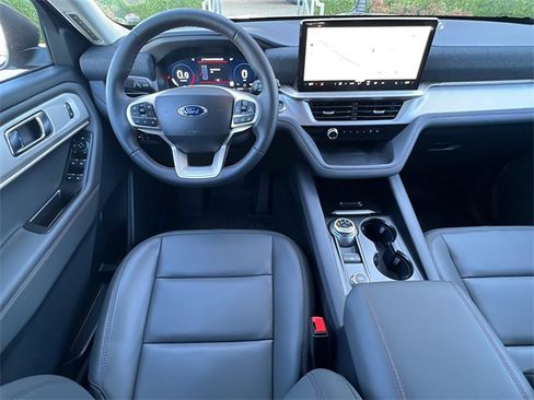 New 2025 Ford Explorer Active w/ Active Comfort Package image 11