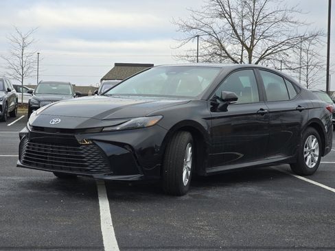 Used 2025 Toyota Camry LE image 14