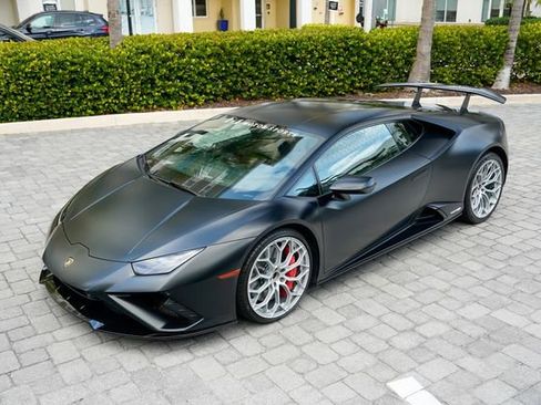 Used 2022 Lamborghini Huracan EVO RWD image 10