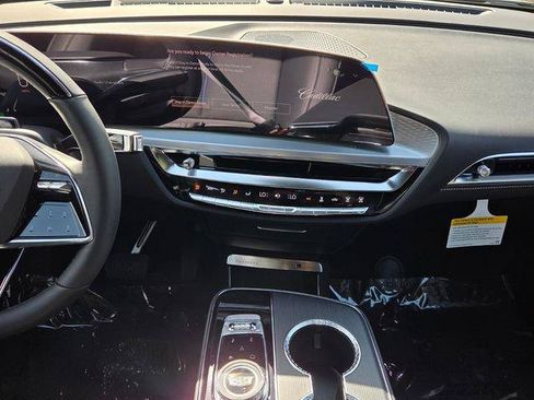New 2026 Cadillac Lyriq Premium Luxury AWD/4WD image 17