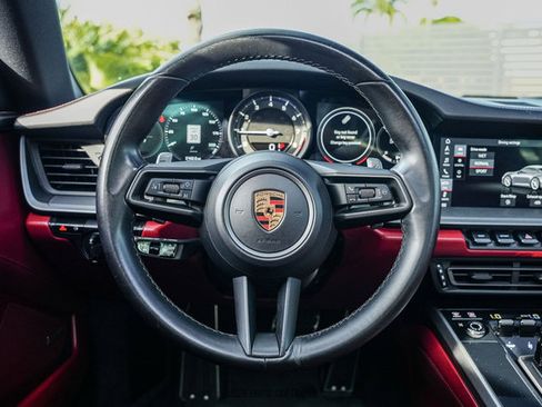 Used 2020 Porsche 911 Carrera RWD image 16
