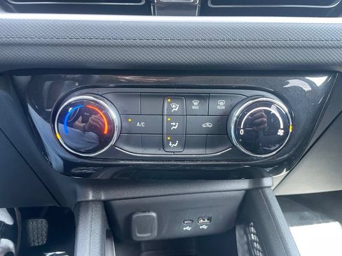 Used 2025 Chevrolet TrailBlazer LT AWD/4WD image 11